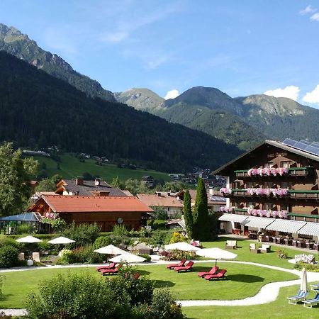 Familien- & Vitalhotel Auenhof Fulpmes Exteriör bild