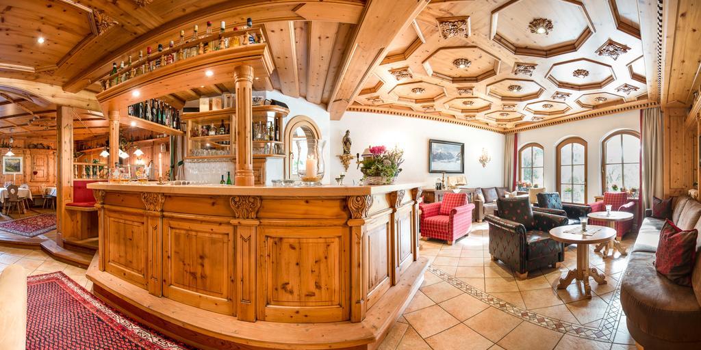 Familien- & Vitalhotel Auenhof Fulpmes Exteriör bild