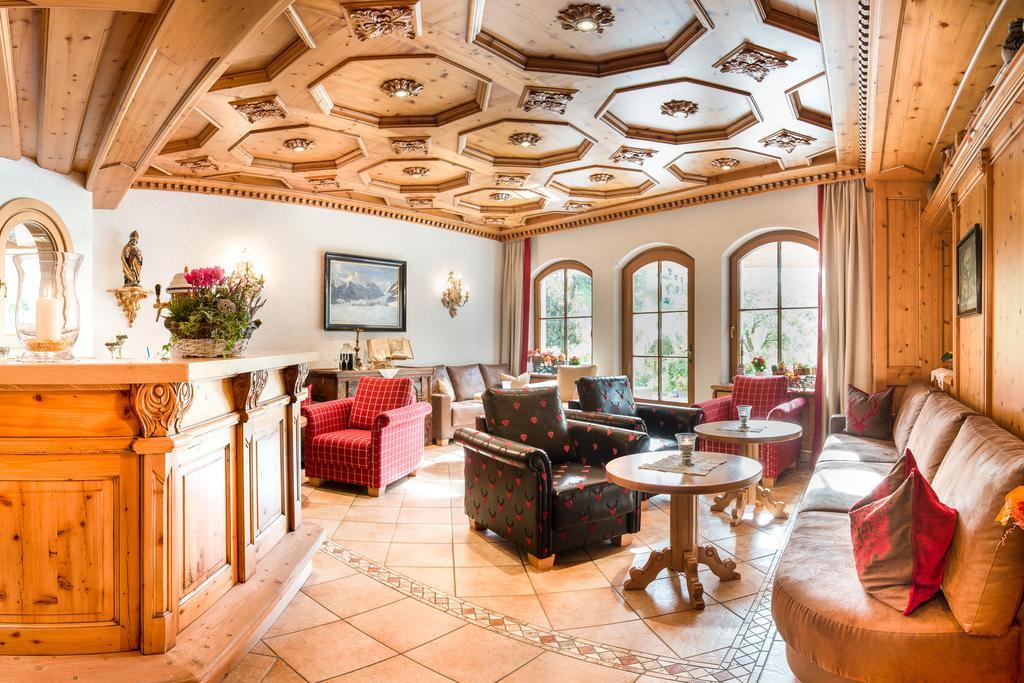 Familien- & Vitalhotel Auenhof Fulpmes Exteriör bild