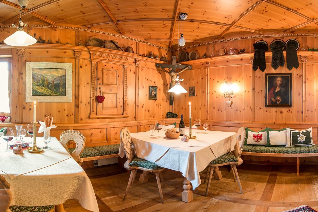 Familien- & Vitalhotel Auenhof Fulpmes Exteriör bild