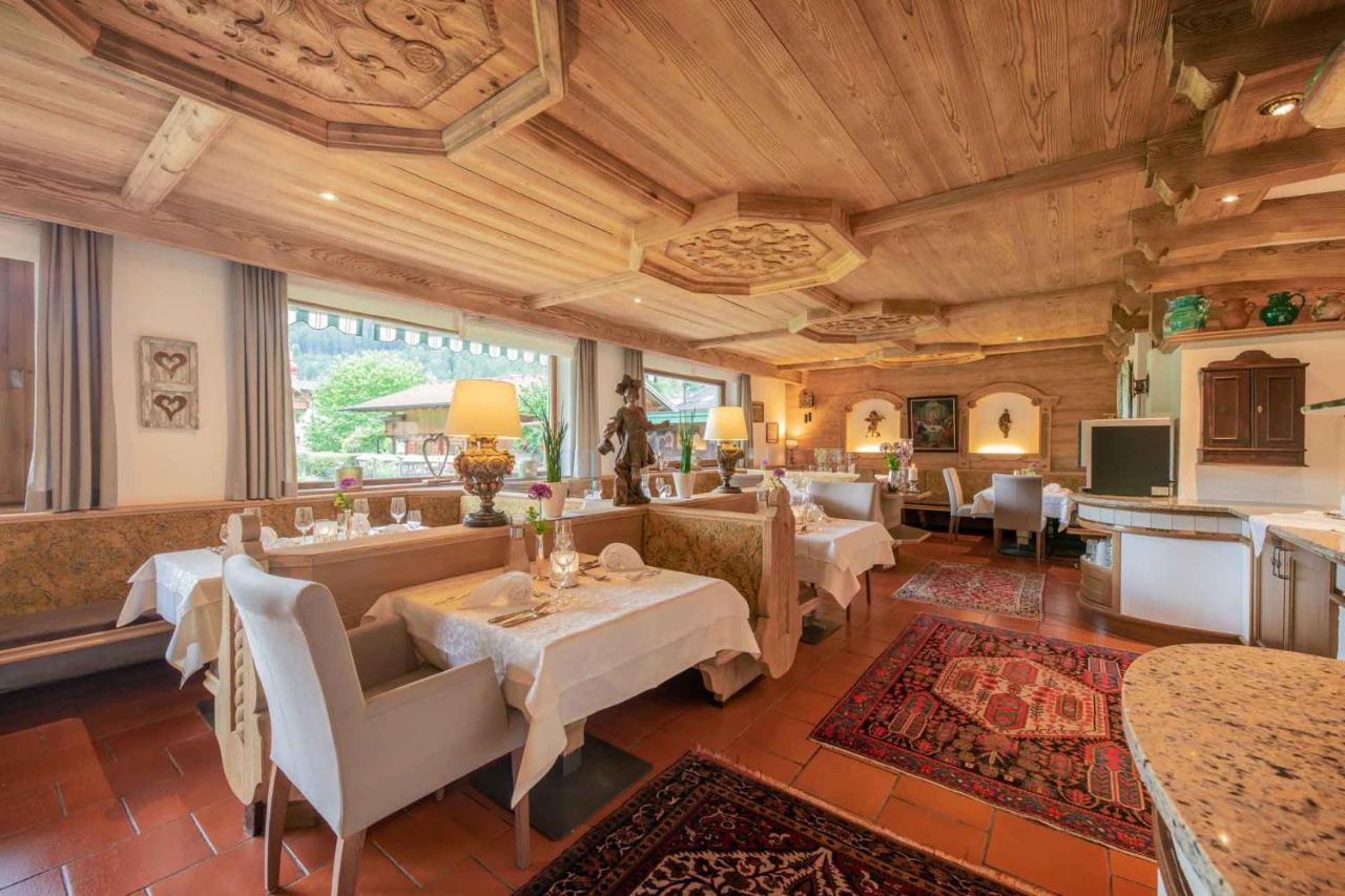 Familien- & Vitalhotel Auenhof Fulpmes Exteriör bild
