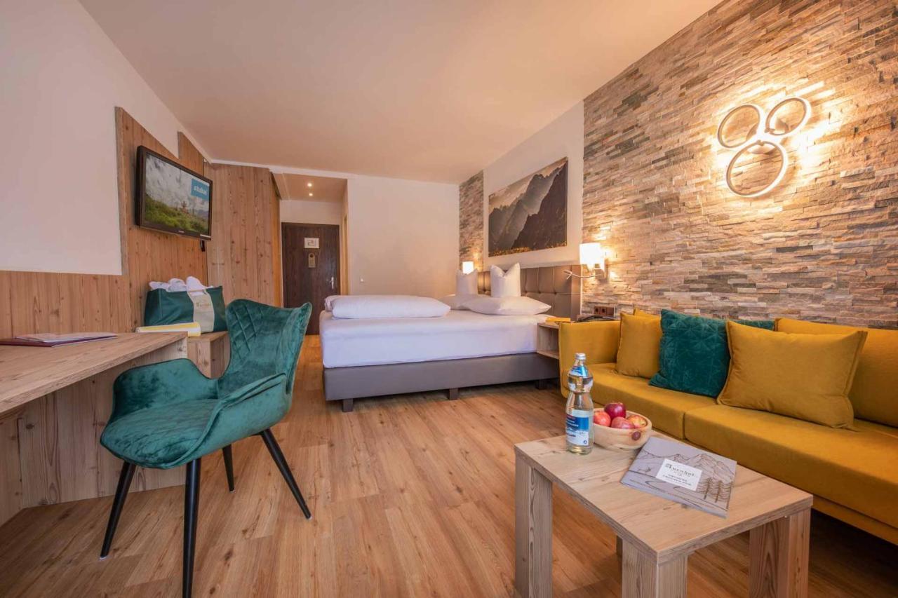 Familien- & Vitalhotel Auenhof Fulpmes Exteriör bild