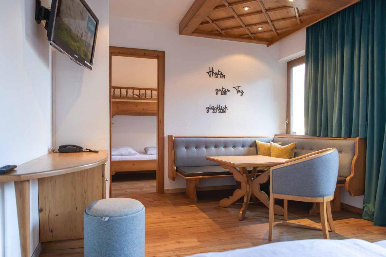 Familien- & Vitalhotel Auenhof Fulpmes Exteriör bild