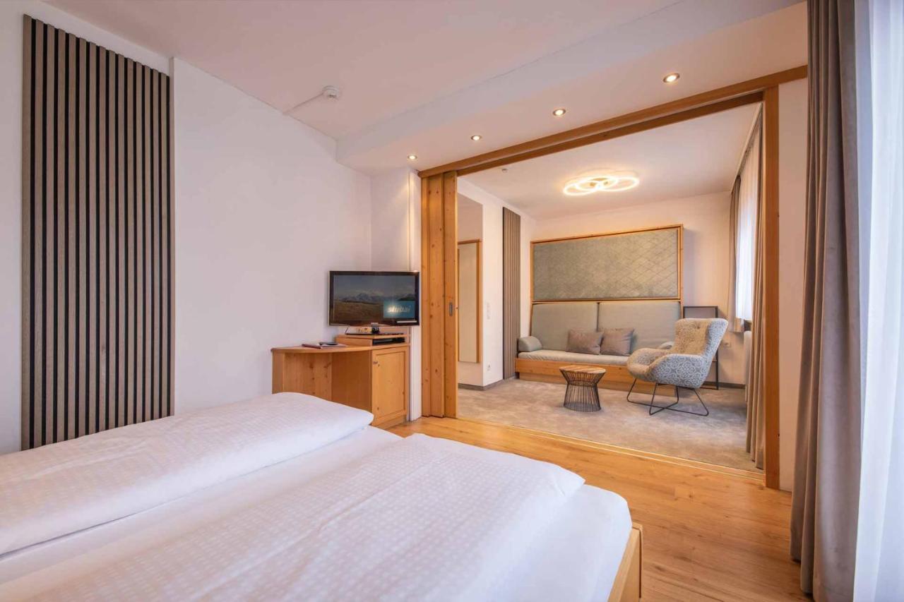 Familien- & Vitalhotel Auenhof Fulpmes Exteriör bild