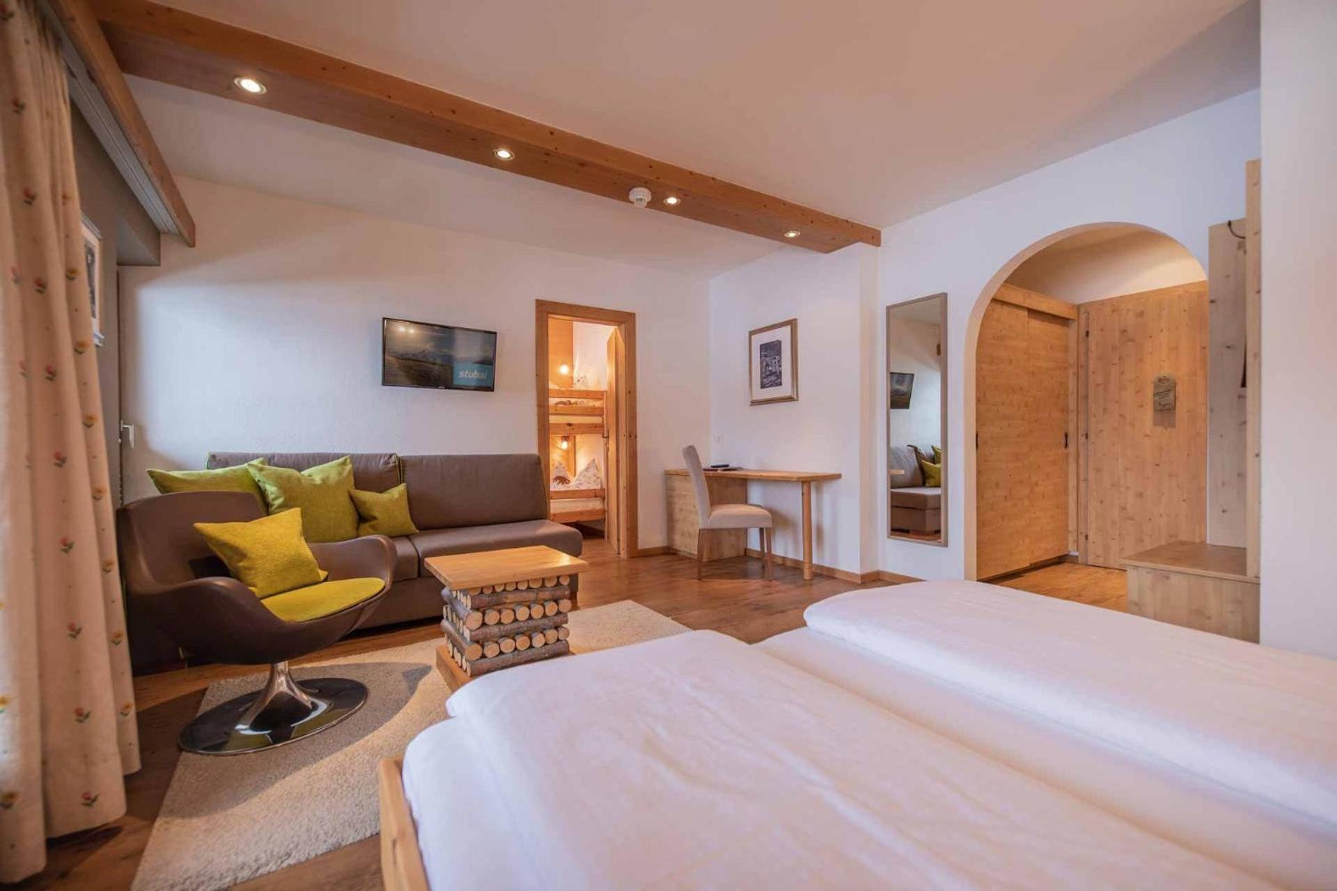 Familien- & Vitalhotel Auenhof Fulpmes Exteriör bild
