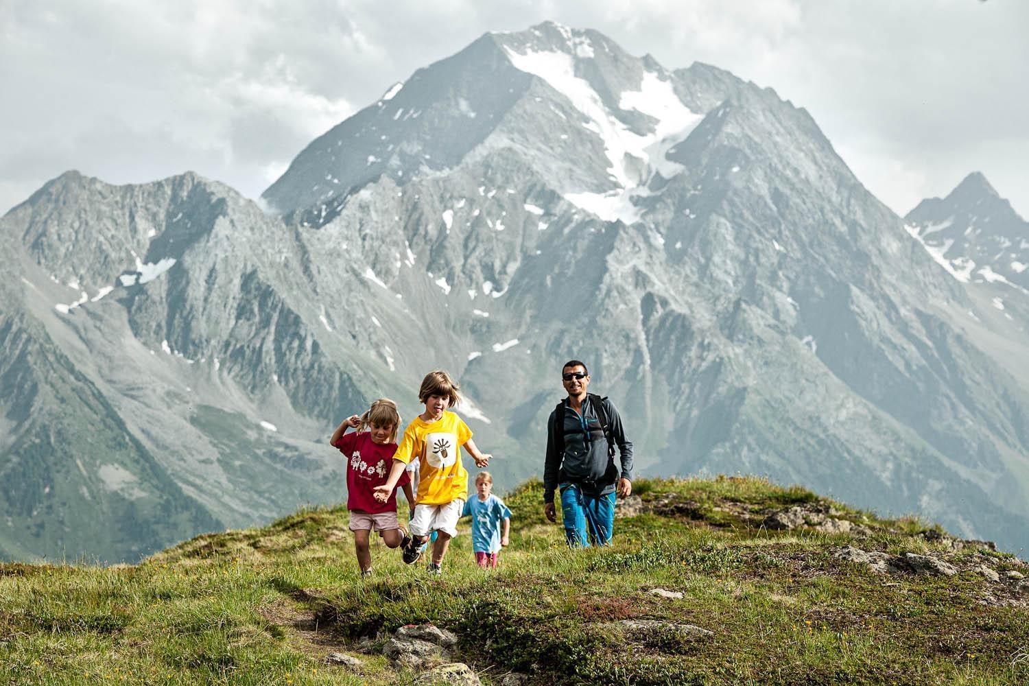 Familien- & Vitalhotel Auenhof Fulpmes Exteriör bild