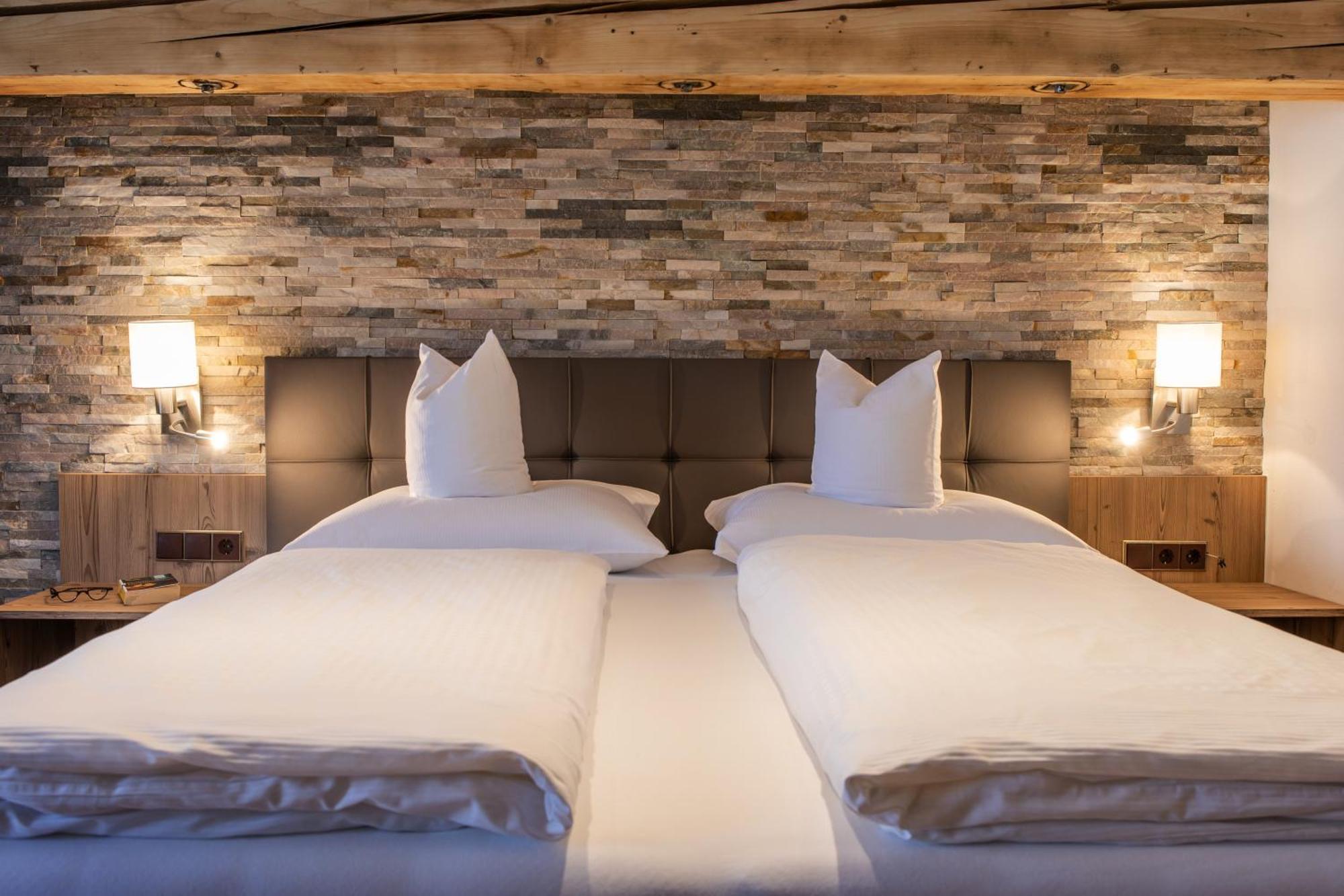 Familien- & Vitalhotel Auenhof Fulpmes Exteriör bild