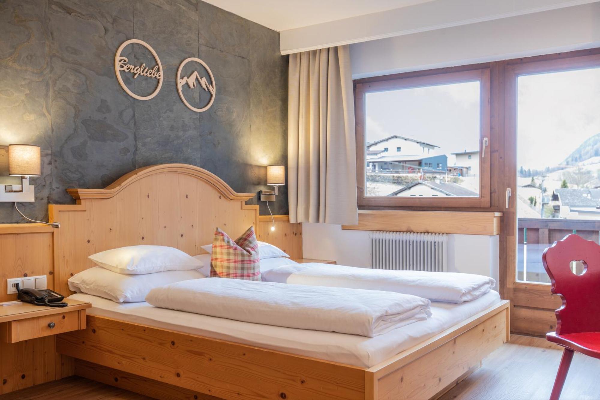 Familien- & Vitalhotel Auenhof Fulpmes Exteriör bild