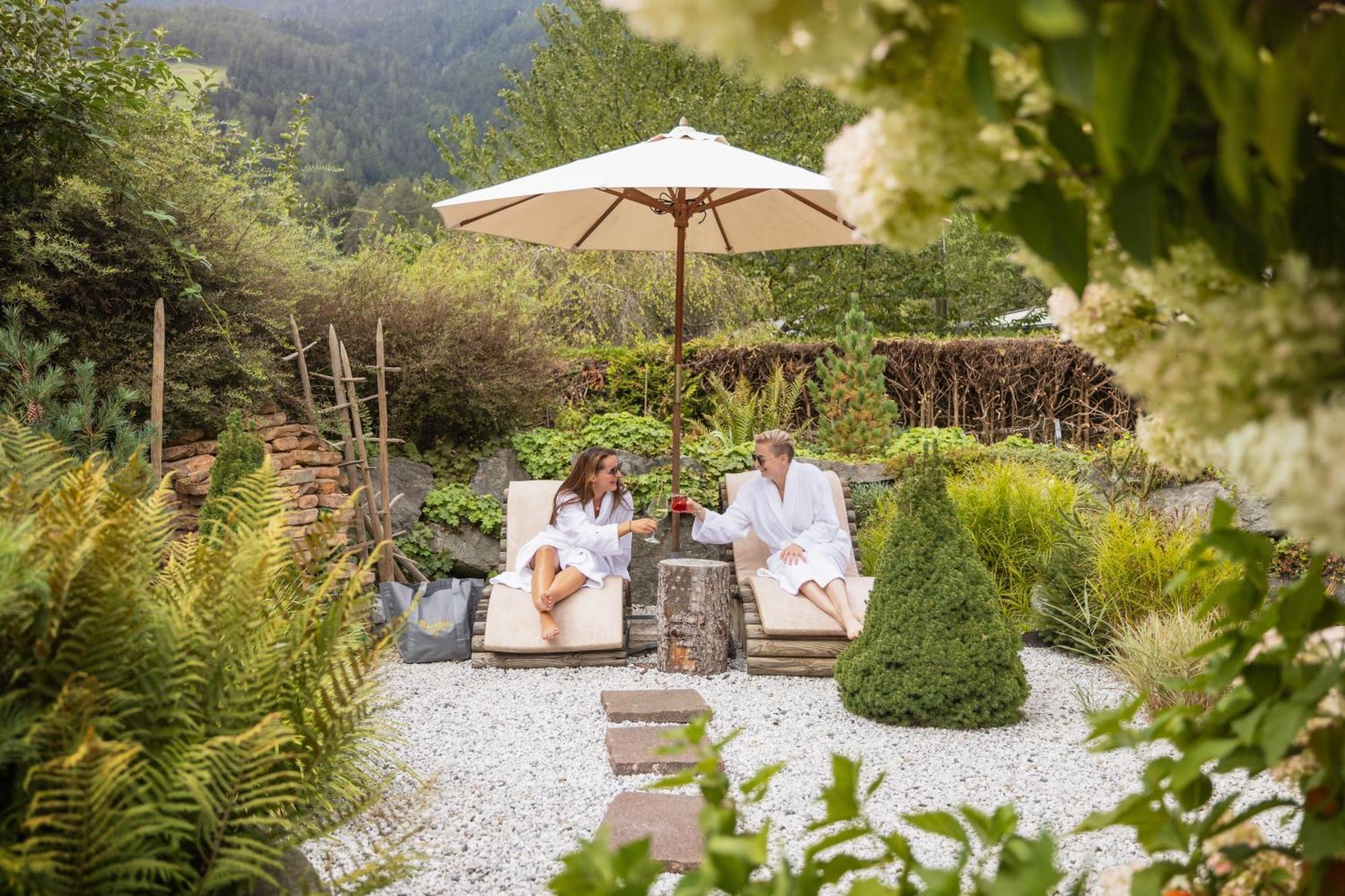 Familien- & Vitalhotel Auenhof Fulpmes Exteriör bild