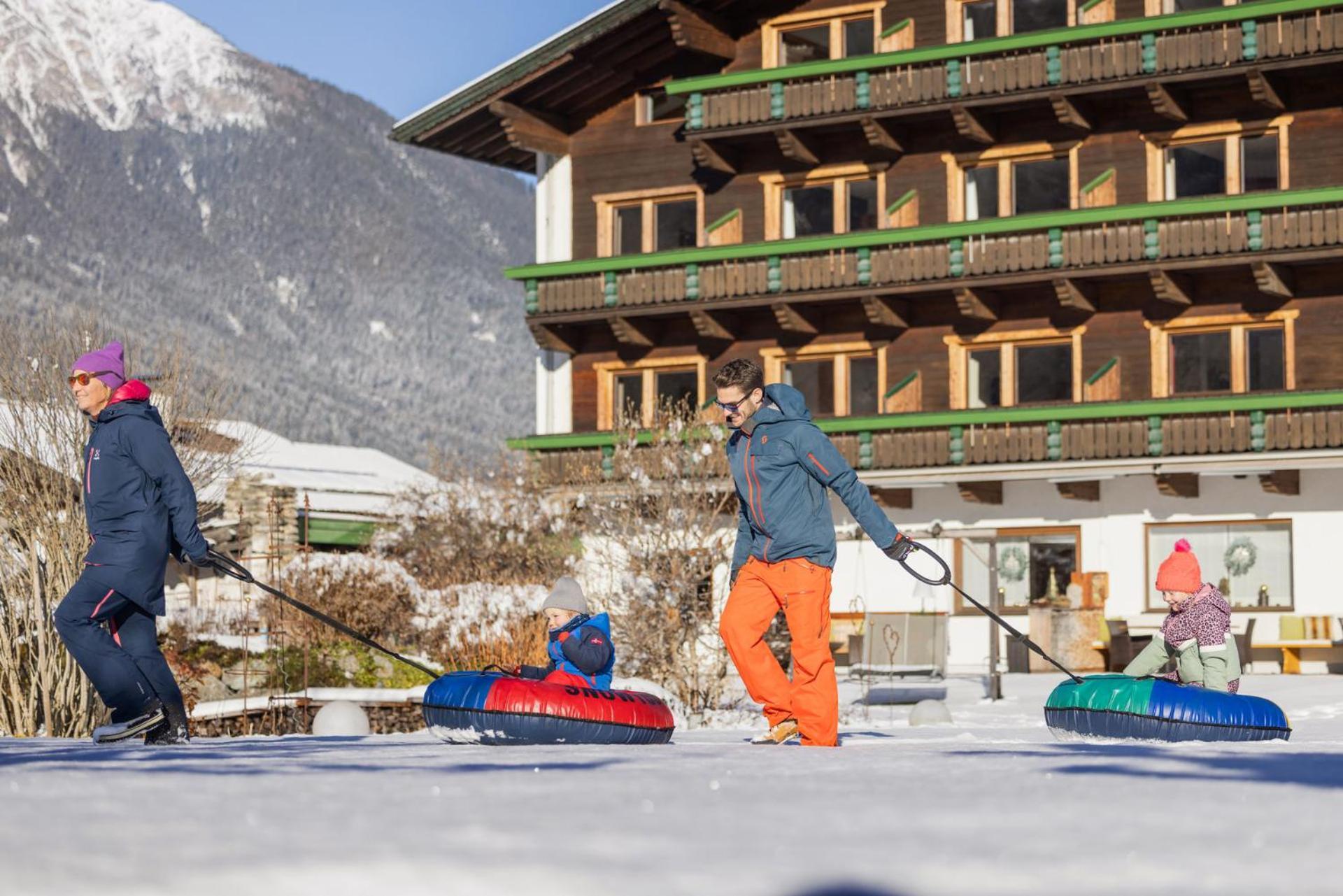 Familien- & Vitalhotel Auenhof Fulpmes Exteriör bild