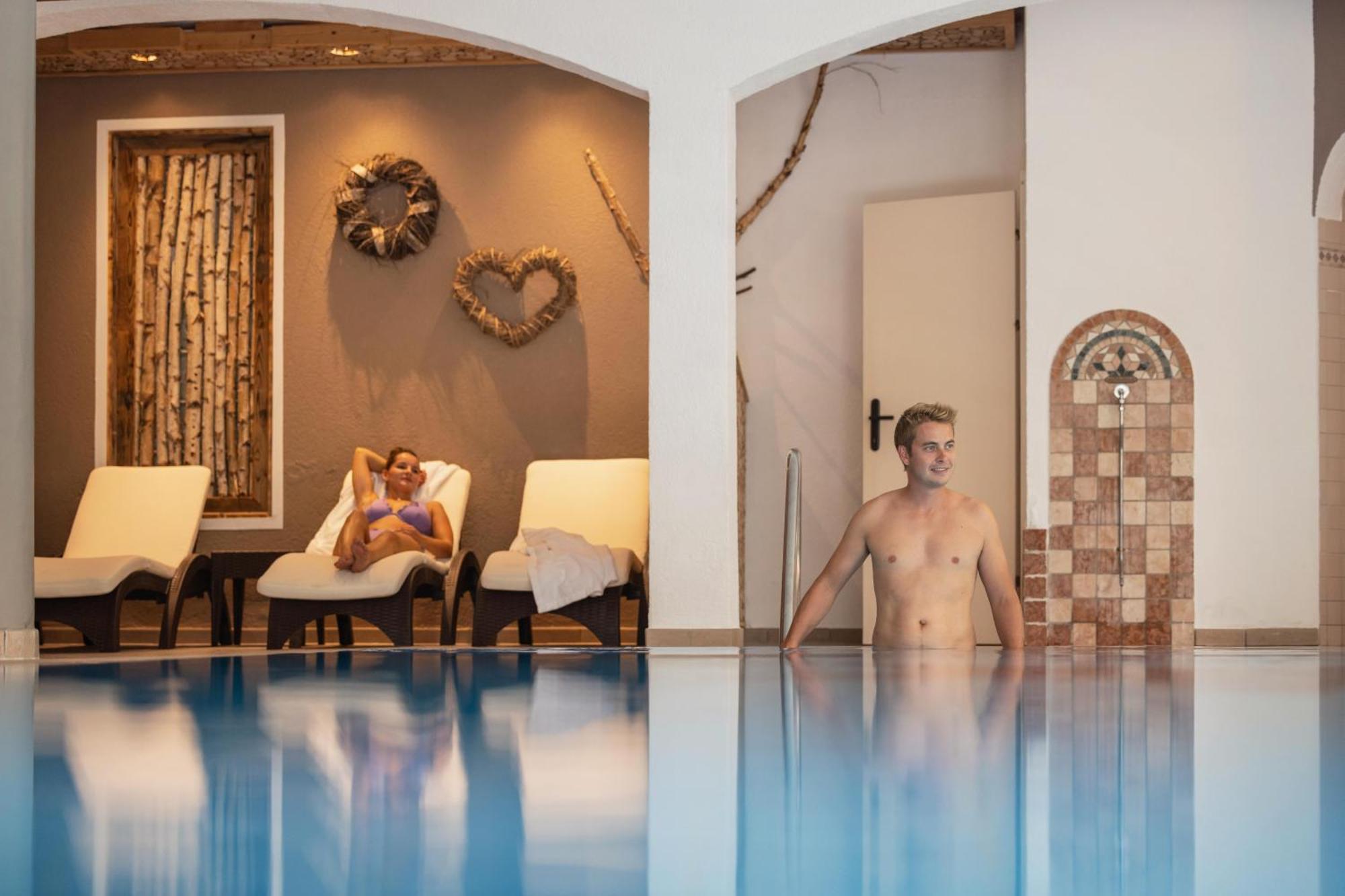 Familien- & Vitalhotel Auenhof Fulpmes Exteriör bild